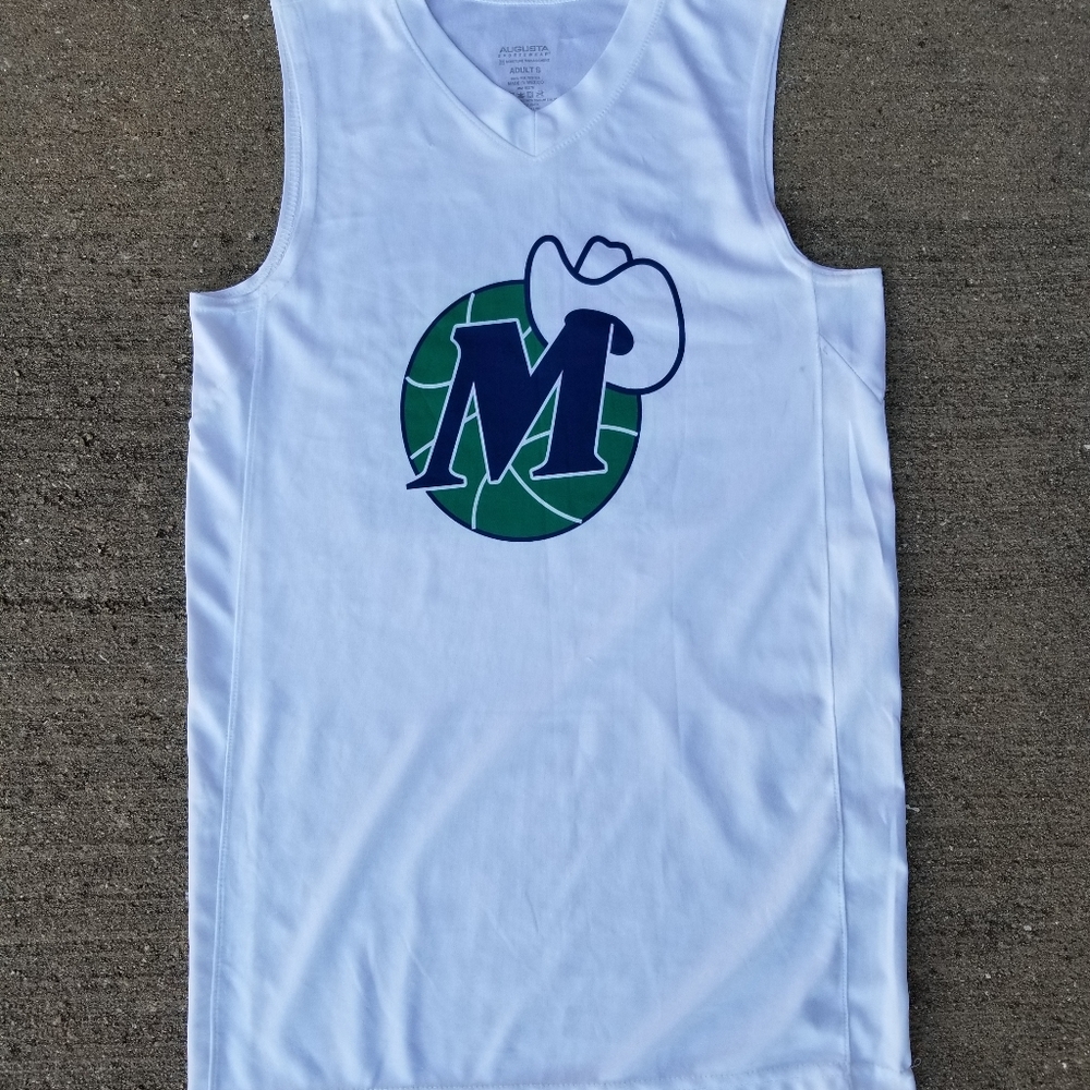 Dallas Mavericks basketball jersey  -  size small